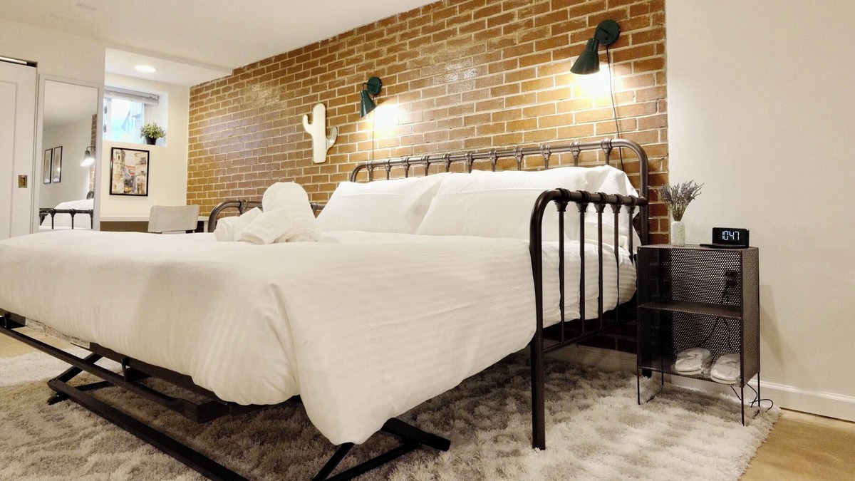 Eckington Apartment | At the Summit Studio