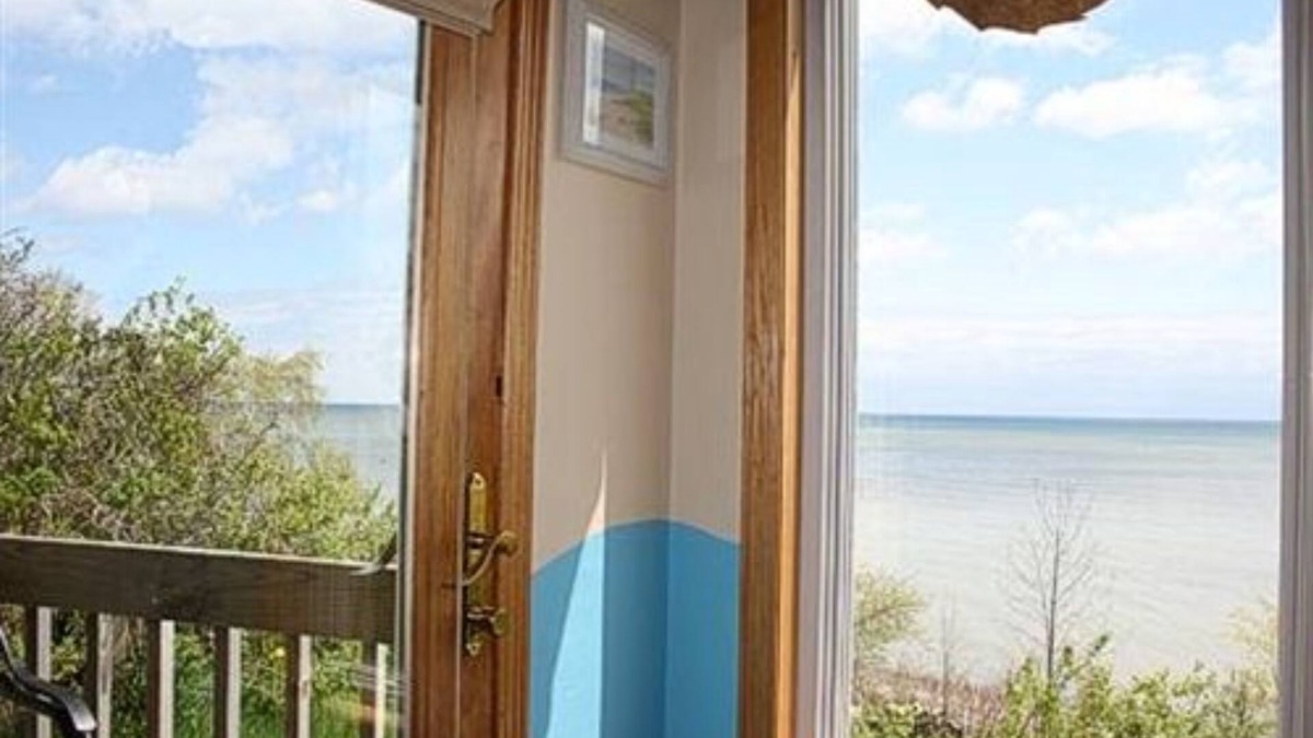 Algoma Bed & Breakfast | at the Waters Edge Bed & Breakfast