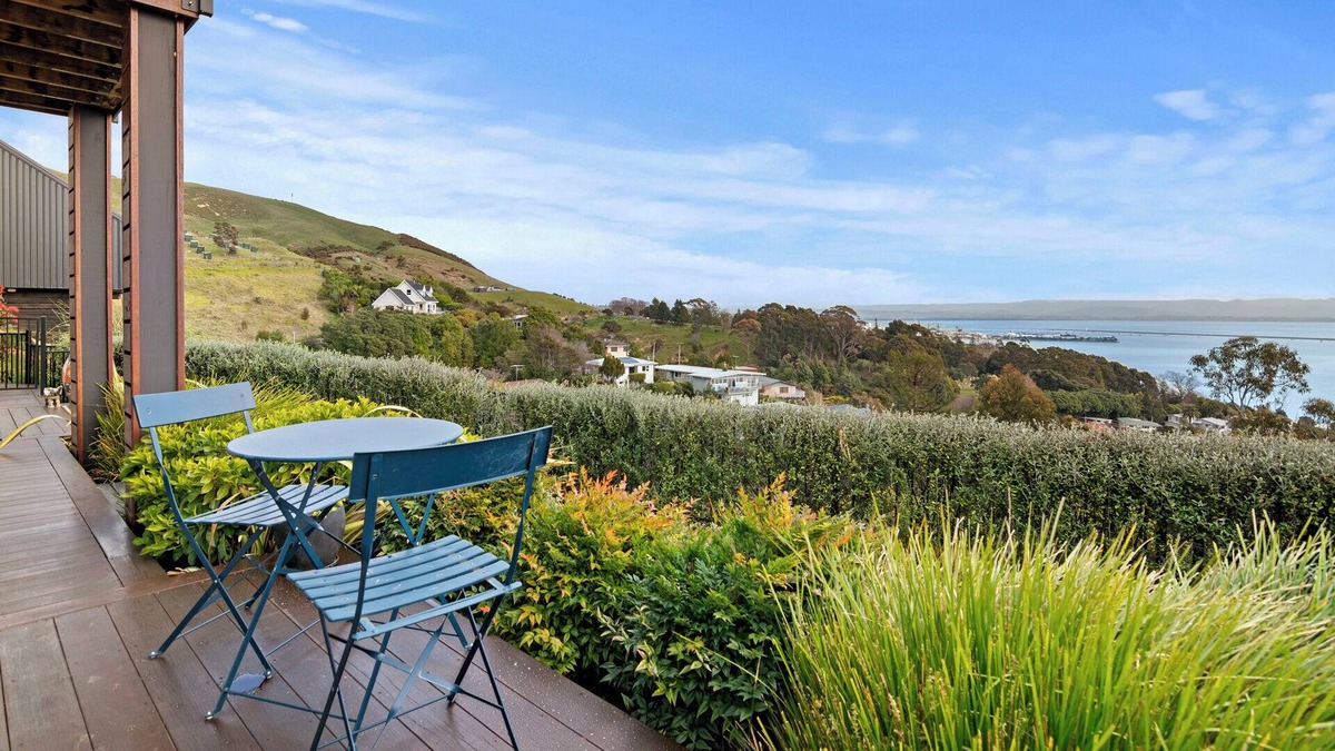 Atawhai House | Atawhai Waterfront Views - Nelson Holiday Unit