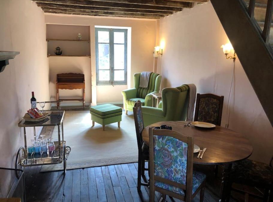 Azat-Chatenet House | Atelier Art Chez Bardon