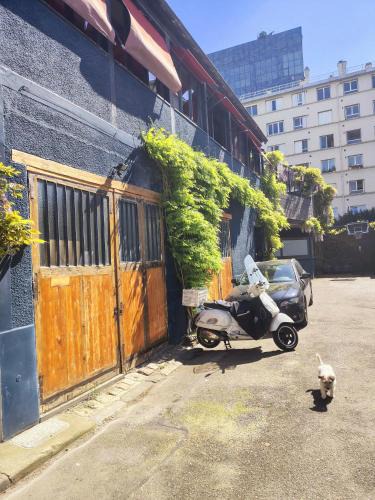 Clichy Apartment | Atelier Bleu Charmant petit Loft