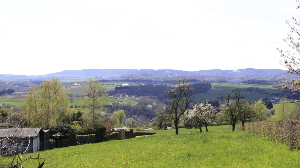 Burgbrohl Apartment | Atelierloft with "Tuscan" view in the Vordereifel; Nearby Laachersee