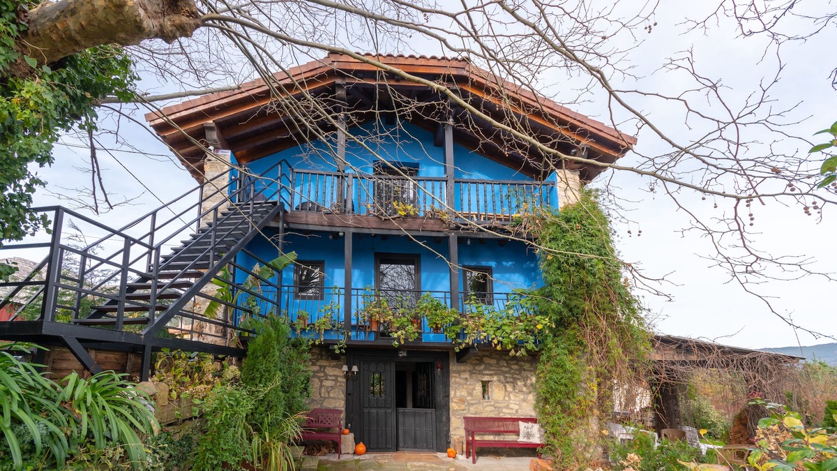 Trucios-Turtzioz House | ATERPEA space in AMALOKA HOLIDAY HOME, Garden, Barbecue, Swimming pool, 12 guests.