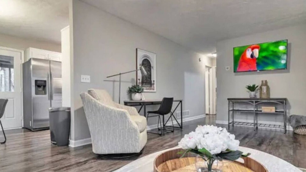 Acworth House | ATH - Sleeps 6 - 3 Beds - Pet friendly - Dustin