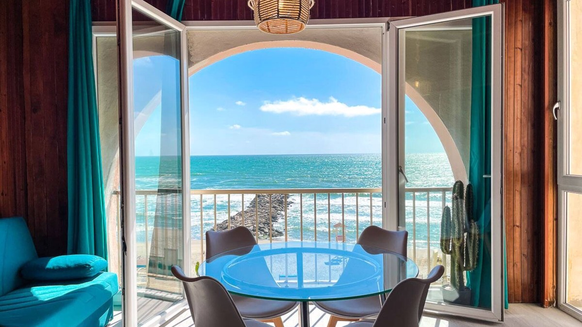 Licola Apartment | Athena Seafront Apartment, Free Parking & Pool