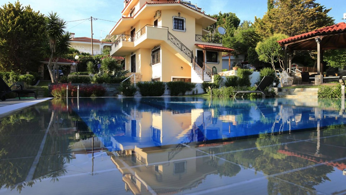 Anavyssos Villa | Athenian Riviera Pool Villa