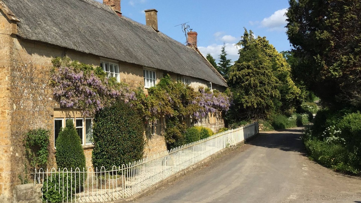 Ilminster Cottage | Atherstone Farm Cottage - charming thatched cottage, sleeps 4 guests in 2 rooms