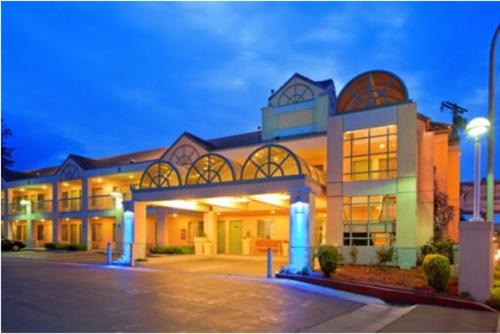 Redwood Oaks Hotel | Atherton Park Inn and Suites