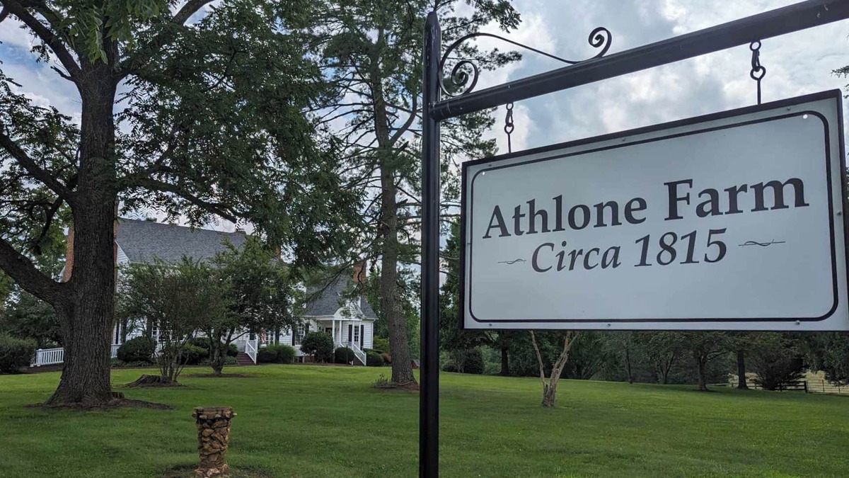 Clifford House | Athlone Farm: Spacious, Gorgeous Grounds, Historic Outbuildings, Summer Deals!