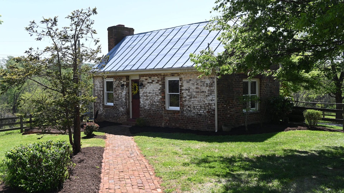 Clifford Cottage | Athlone Farm’s Historic Cottage—ca.1800s, Unique, Charming, renovated, sleeps 4