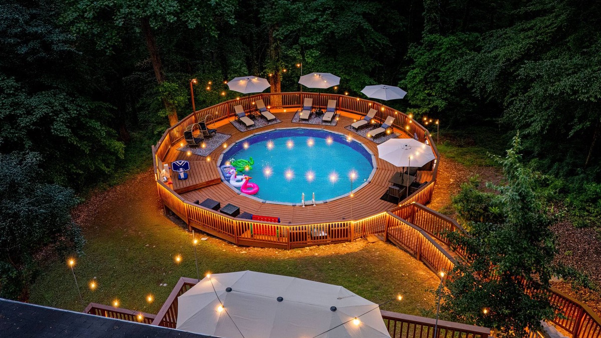 Atlanta House | ATL Cascade Oasis - Pool, Hot Tub, Arcades, Pool Table, 3900sq ft with 10 beds