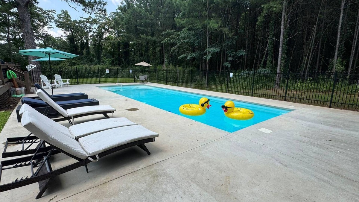 East Point Villa | Atlanta Dream Villa- Amazing Pool Secluded 2 acres
