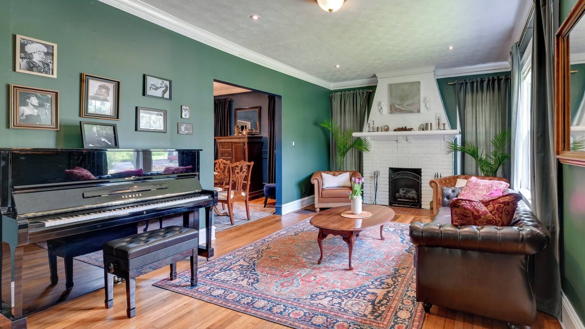 Atlanta House | Atlanta Home w/Deck: 6 Mi to Downtown!