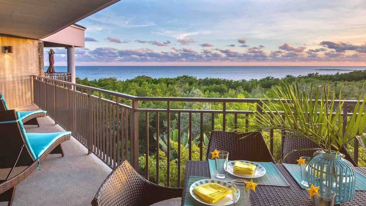 Key West Condo | *ATLANTIC REFLECTIONS @ THE BEACH* Ocean Penthouse/Pool + LAST KEY SERVICES.