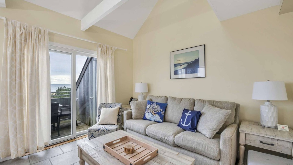 Napeague Apartment | Atlas' Cozy 1BR Beachside Home | TennisLoftWiFiPKG