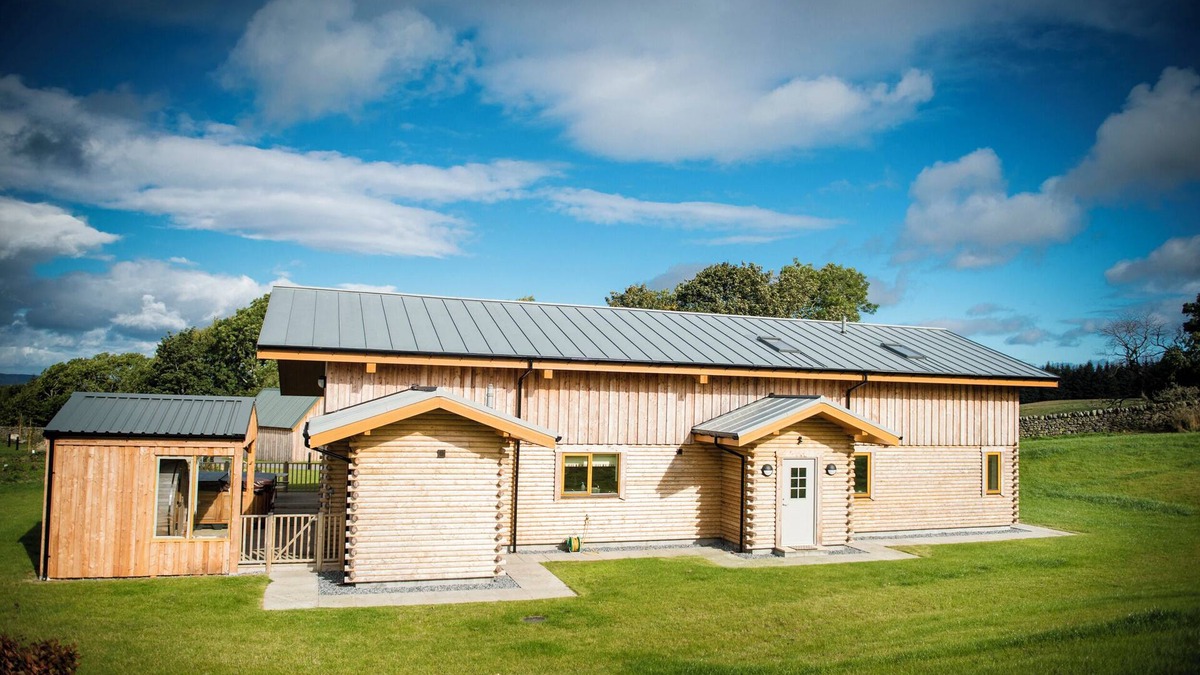 Balloch Cottage | ATLAS, family friendly, with hot tub in Cawdor