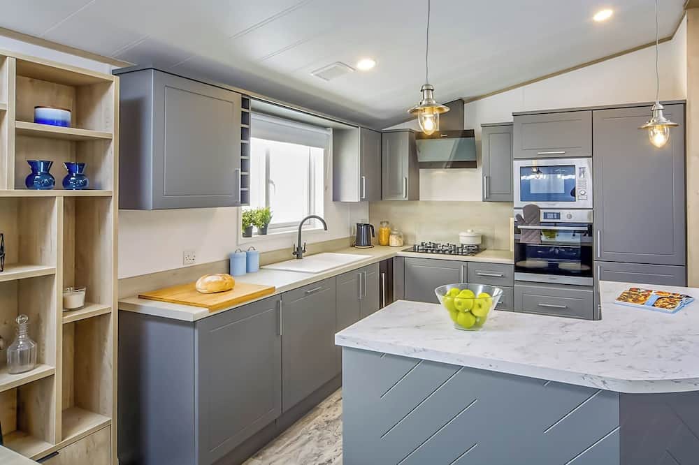 Holton Le Clay Ski Chalet | Atlas Lilac Lodge VIP