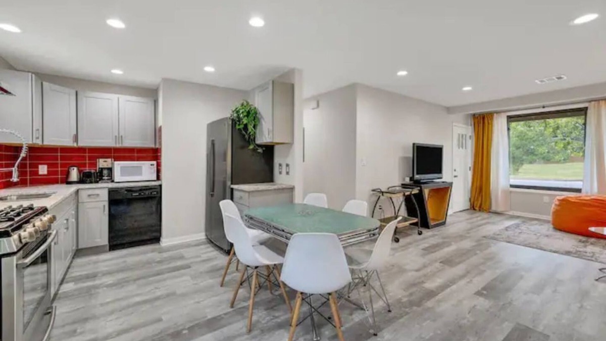 Windsor Park House | Atomic Age 3/2 Lodge