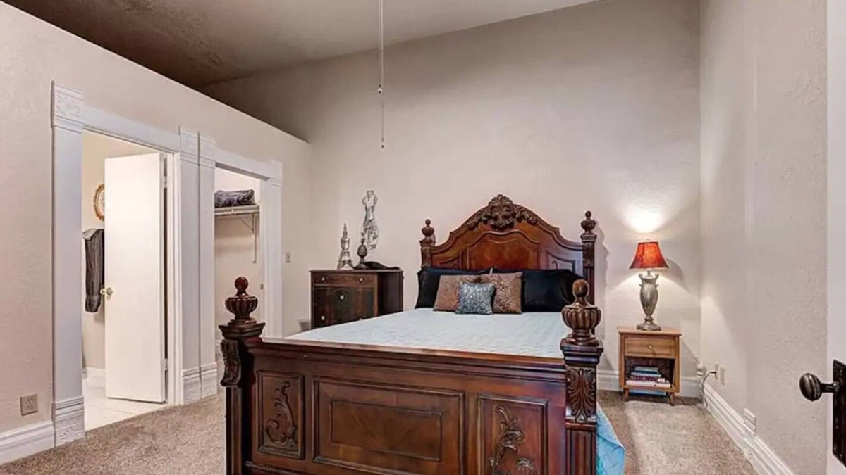 Guthrie Bed & Breakfast | Atomic Loft - Located Above the Tipsy Artist Paint Palace in Guthrie, OK