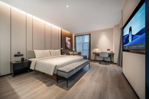 Qu County Hotel | Atour Hotel Dazhou Quxian Wealth Center