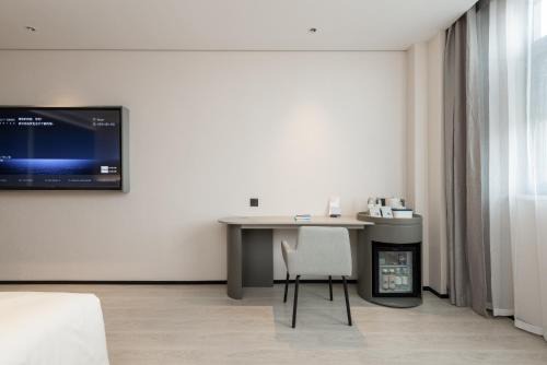 Xinwu District Hotel | Atour Hotel Wuxi Meili Ancient Town Jinglong Plaza