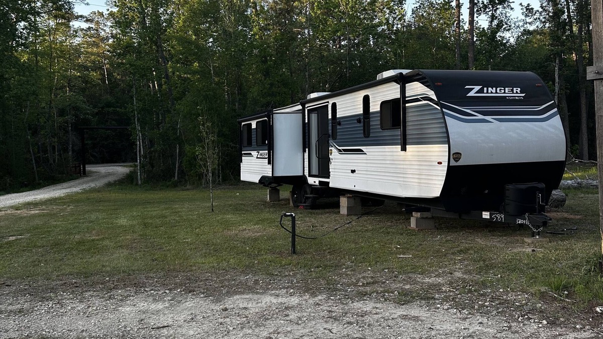 Call House | ATTENTION OUT OF TOWN WORKERSnCozy RV in the countryside of Newton, Tx