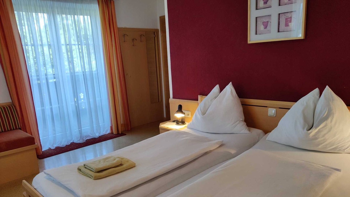 Sankt Georgen im Attergau Apartment | Attersee - Frühstückspension Holzapfel