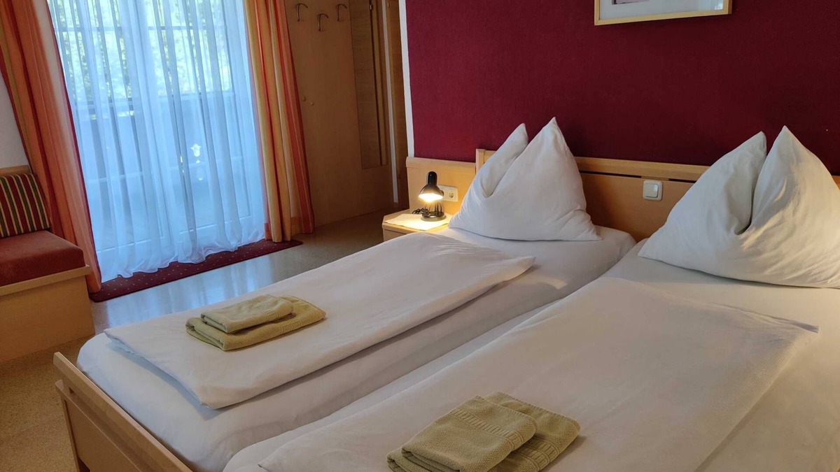Sankt Georgen im Attergau Apartment | Attersee - Frühstückspension Holzapfel
