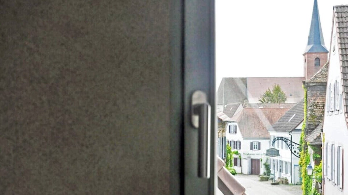 Forst an der Weinstraße Apartment | Attic apartment with a view over the rooftops of Forst for 2-4 people