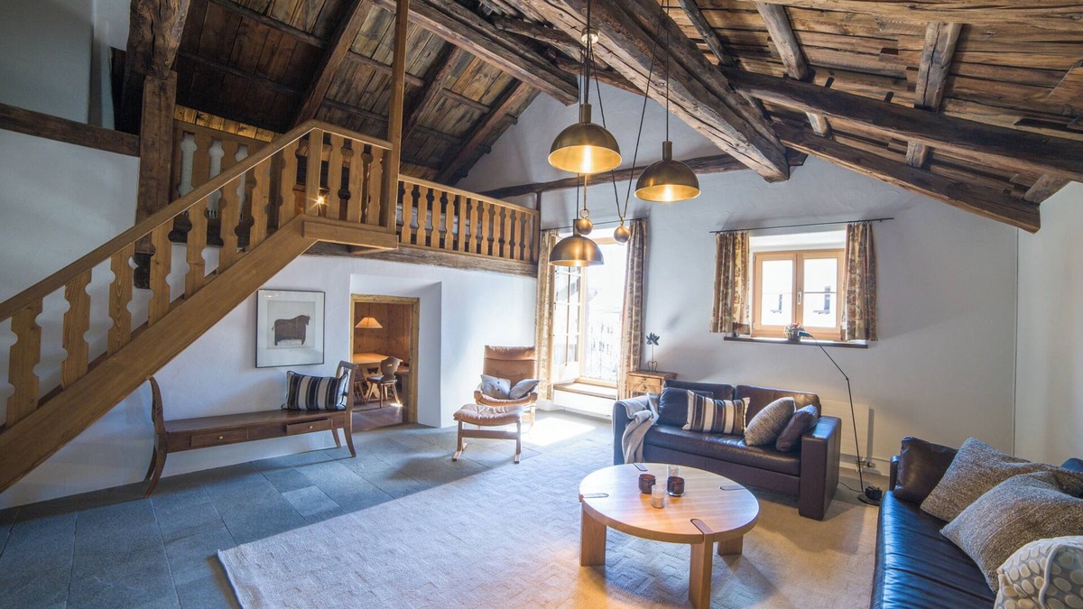Bever Apartment | Attic apartment in Bever near St. Moritz - fireplace, antique furniture, dog-friendly