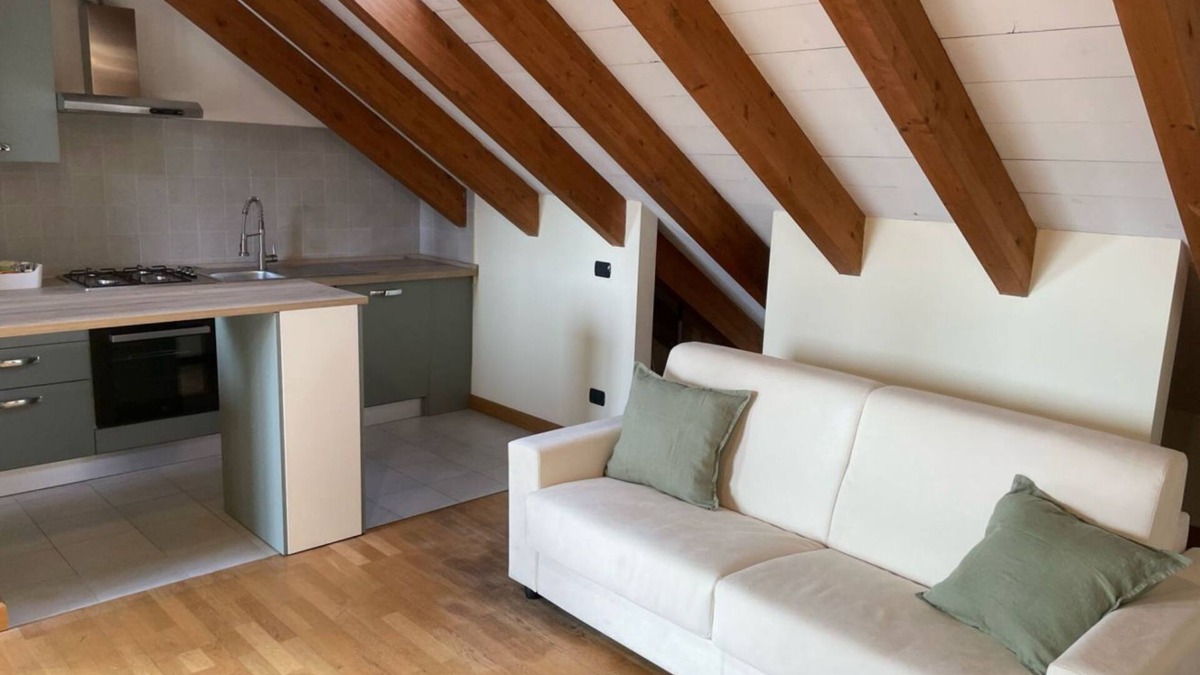 Seregno Apartment | Attic apartment in the centre of Seregno (ORCHIDEA APARTMENT)