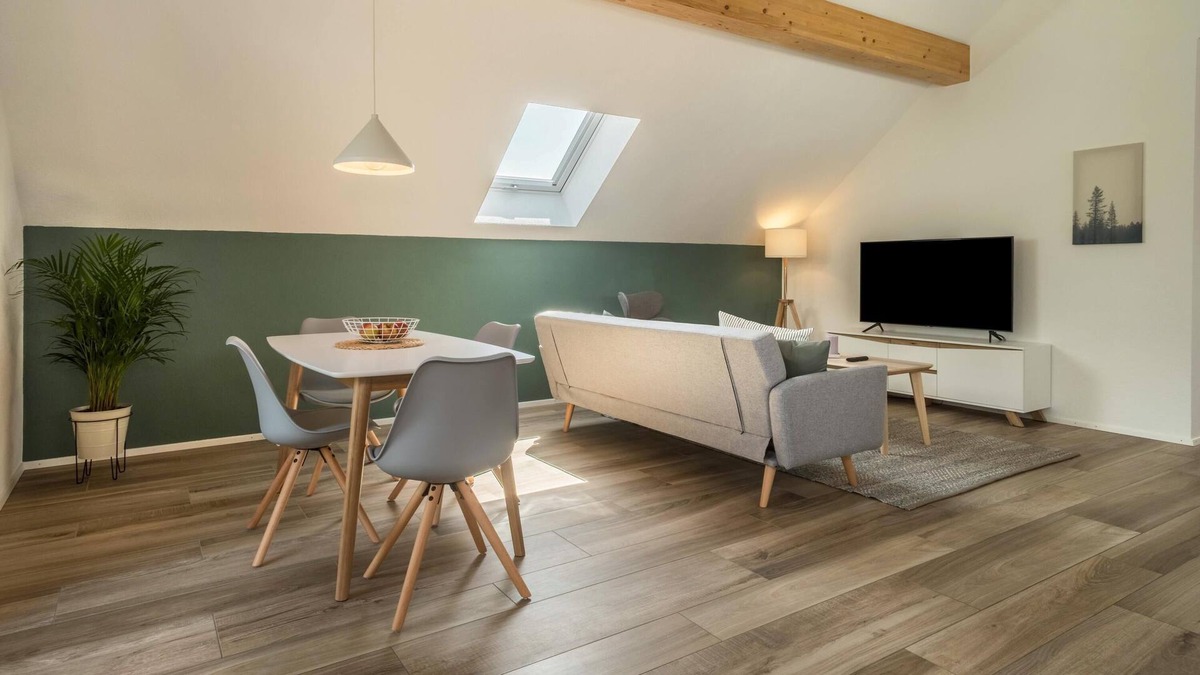 Eriskirch Apartment | Attic Apartment ‘Marla’ with Wi-Fi & Balcony
