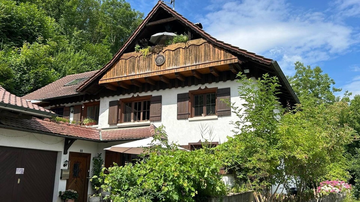 Lippertsreute Apartment | Attic Apartment near Lake Constance with Wi-Fi and Balcony