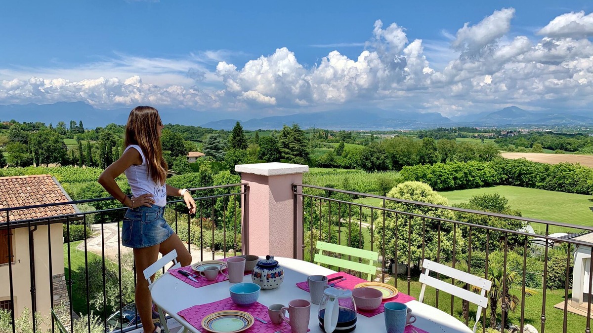 Ponti sul Mincio Apartment | Attic lake view immersed in the Morenic hills
