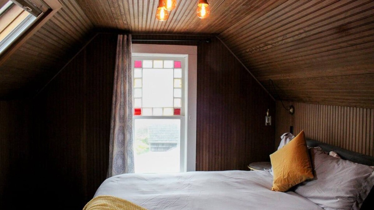 Seaview Hotel | Attic Queen With Clawfoot Tub at Shelburne Hotel, Peaceful Seaview!