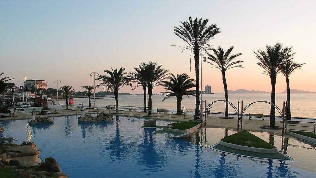 Alcabre Apartment | Attic Samil 3 Bedroom in front of the Beach
