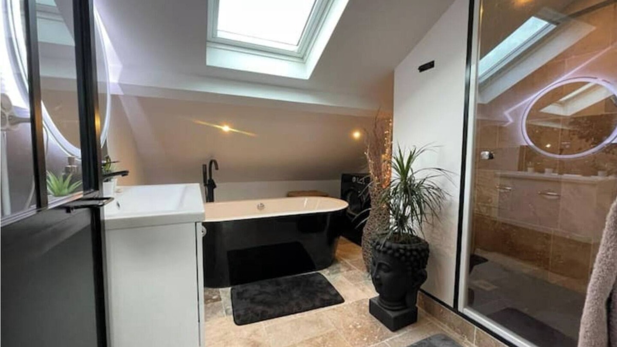 Villemomble Apartment | Attic studio with top-of-the-range amenities