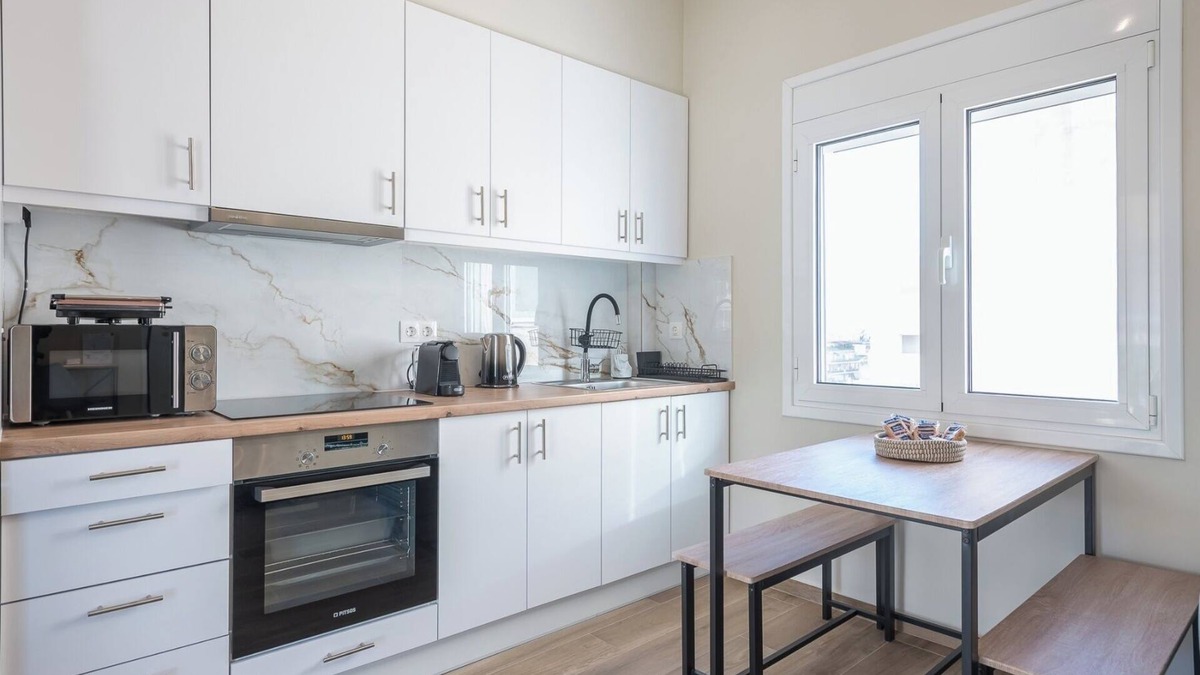 Agios Panteleimonas Apartment | ATTIKI METRO Top Floor Apartment