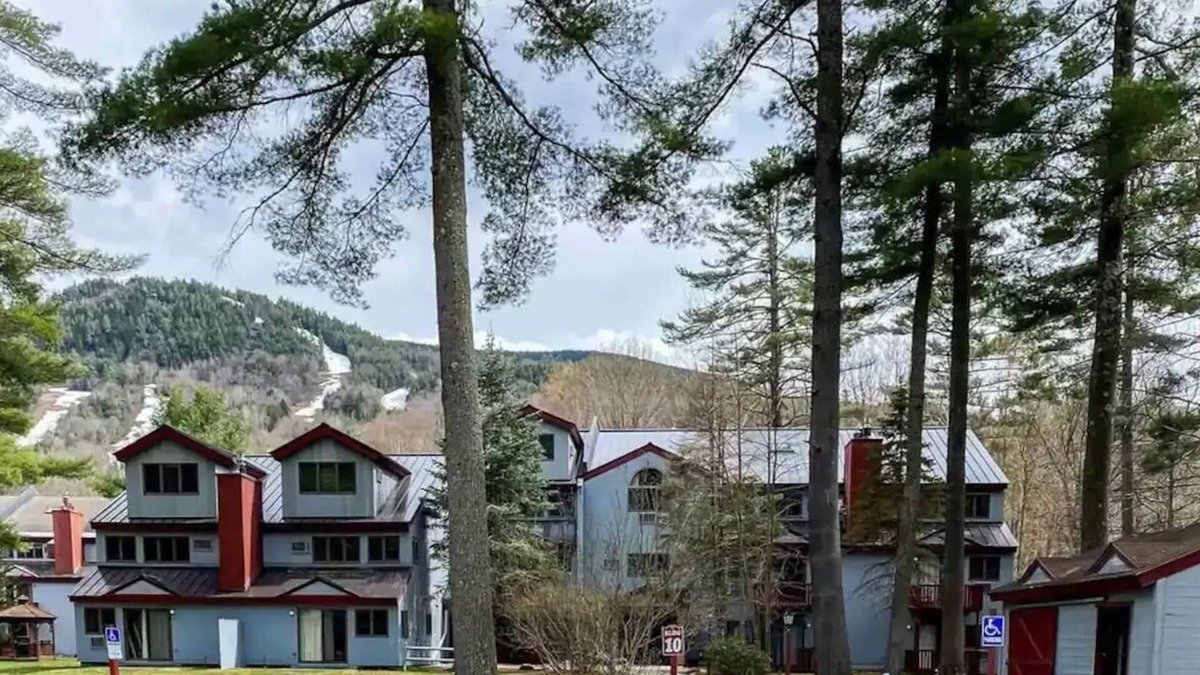 Bartlett Condo | Attitash Mountain Resort Condo- 3 Floors, Sleeps 12- Story Land, Ski, Shop, Golf