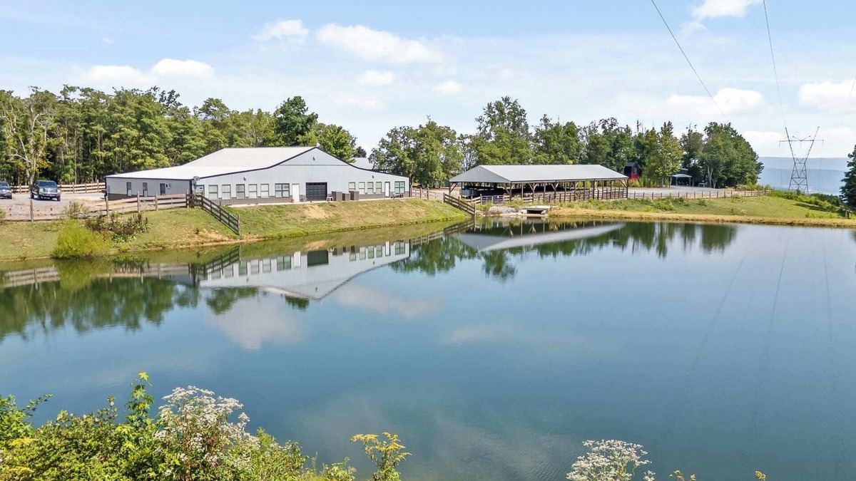 South Pittsburg Cabin | Attitude Adjustment Cabin with hot tub, fire pit, & indoor pool!