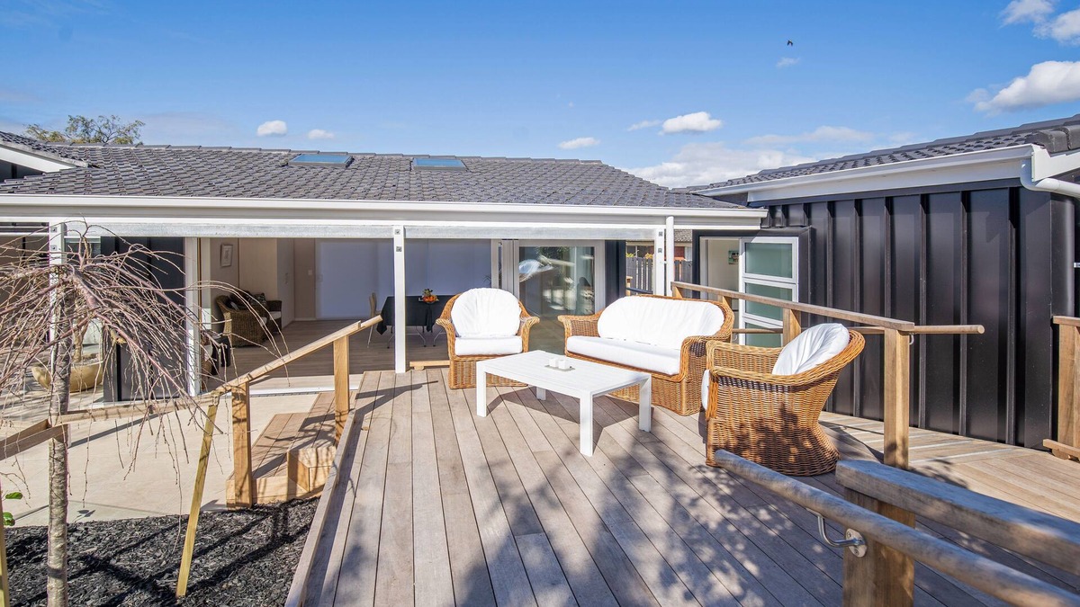 Bucklands Beach Bed & Breakfast | Attitude BnB