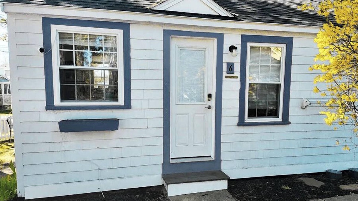 Ocean Park Cottage | Attractive 1 bedroom cabin only 50 ft from beach