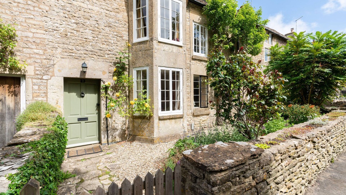 Laverton Cottage | Attractive and stylish Cotswold cottage with wonderful rural views - Pear Tree Cottage, Cherington