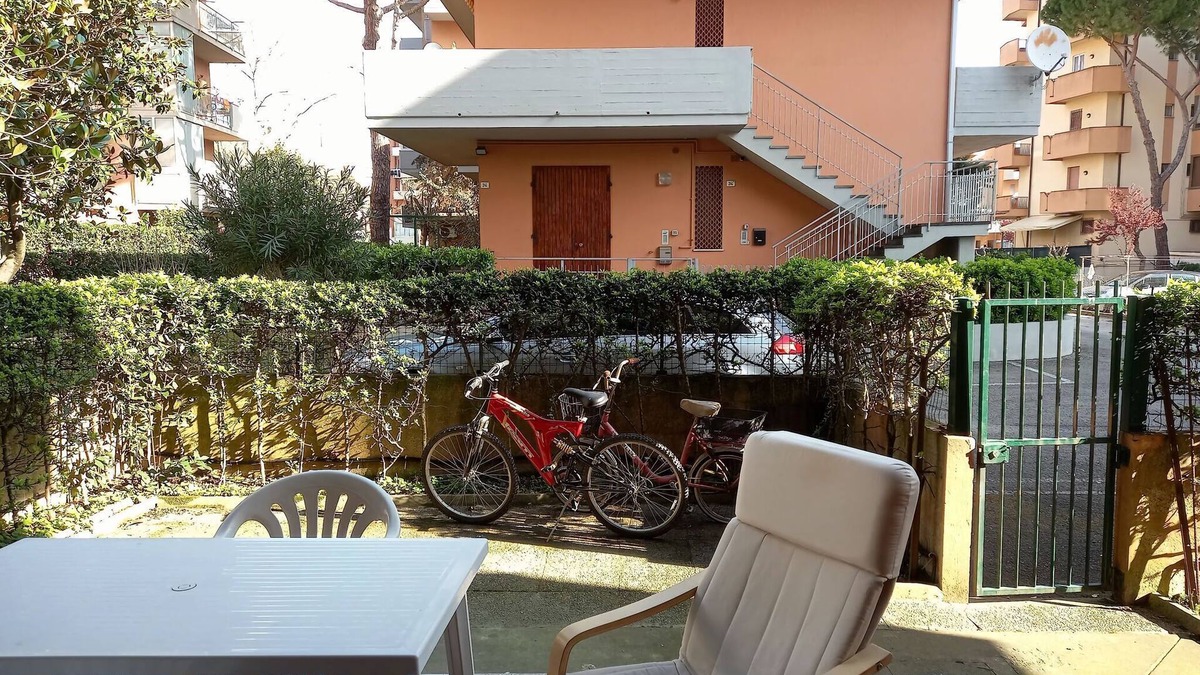 Lido Adriano Apartment | Attractive apartment with private garden