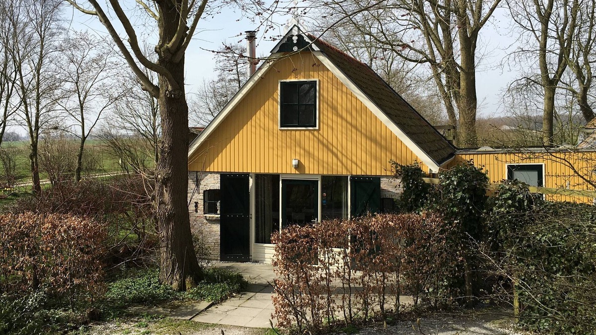 Kollumerpomp House | Attractive holiday home at Lauwersmeer National Park and Wadden Sea