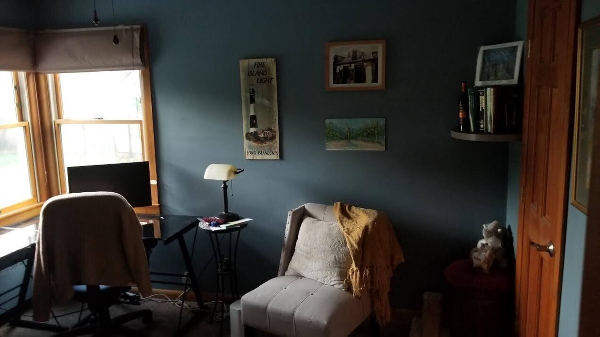 Lindenhurst House | Attractive home walking distance to town or the train. Easy access to NYC