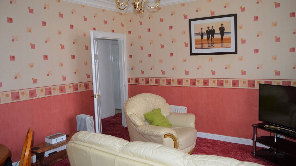 Kirkcaldy Apartment | Attractive, Refurbished, Victorian Holiday Apartment in Central Kirkcaldy Fife