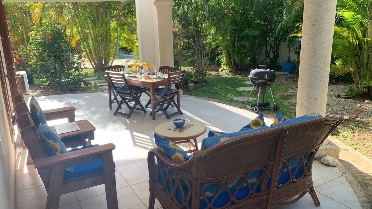 Mullins Apartment | ATTRACTIVE self contained apartment in a 2 storey villa Spacious & well equipped