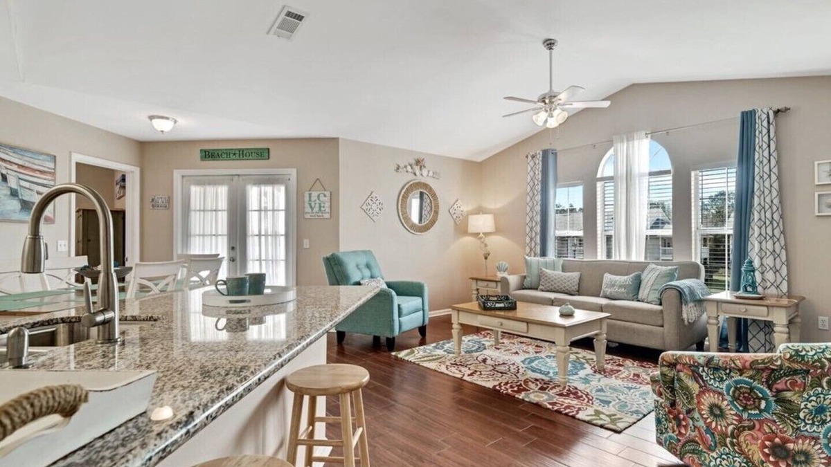 Gulf Shores Condo | Attractively furnished condo in a great location, just minutes to the beach.