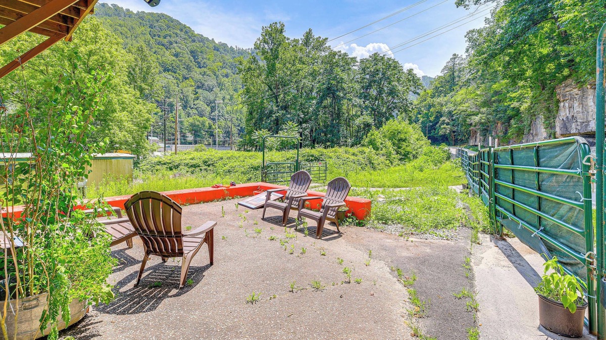 Matewan Apartment | ATV Escape Near Hatfield-McCoy Trails in Matewan!